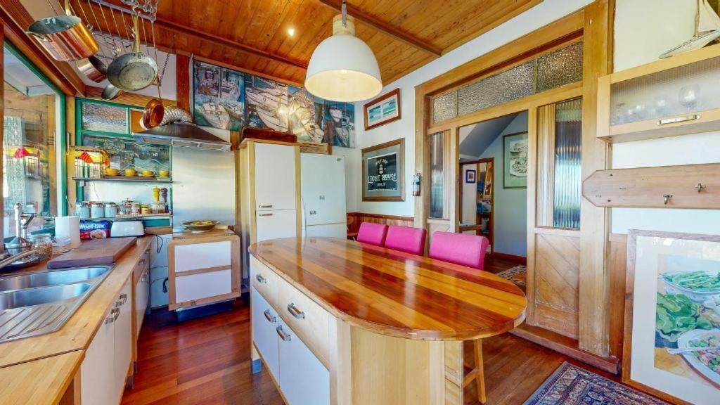 Bluff Hill Lighthouse B&B Napier Bagian luar foto